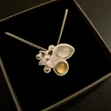 Load image into Gallery viewer, Summer Posy Pendant