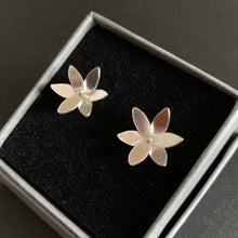 Load image into Gallery viewer, Rain Lily Studs