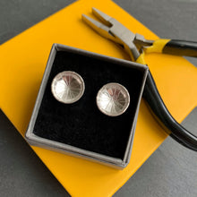 Load image into Gallery viewer, Scallop Studs